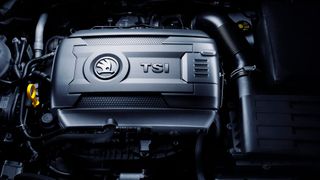 Skoda Auto Deutschland wird von der Wettbewerbszentrale München verklagt, weil exakte Angaben zum Motoröl in den Betriebsanleitungen neuer Modelle fehlen. (Bild: Skoda)