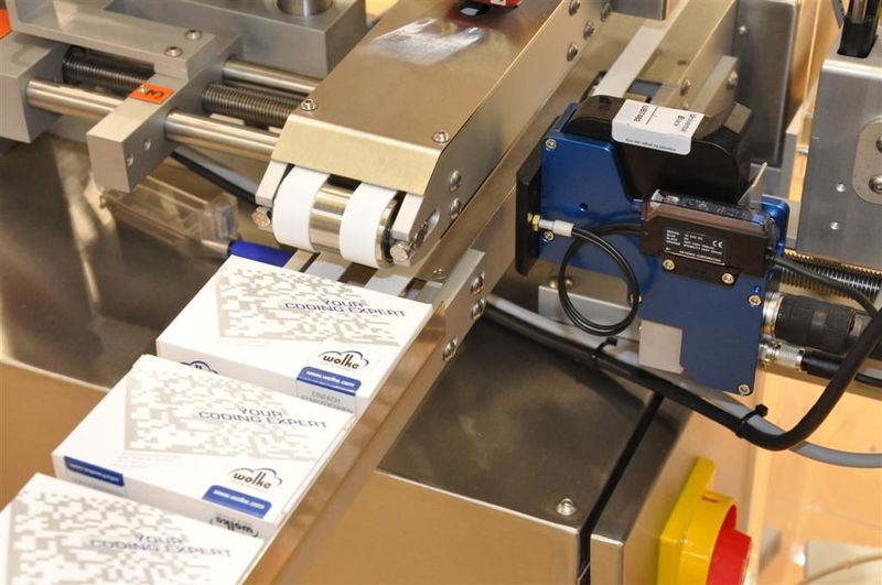 Das Kennzeichnungssystem m600 advanced von Wolke hat durch ein Software-Release neue Features erhalten: Die Nutzung von XML-Formaten ermöglicht das einfache Handling von Druck- und Anlagendaten und soll eine dauerhafte Datenkompatibilität gewährleisten. Eine weitere Verbesserung: Ab sofort können auch QR-Codes gedruckt werden. (M.Henig/PROCESS) (Archiv: Vogel Business Media)