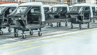 Das Streetscooter-Werk in Düren wurde Ende Mai 2018 eröffnet. Damit stieg die Produktionskapazität auf bis zu 20.000 E-Fahrzeuge pro Jahr an. (DPDHL)