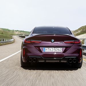 Daneben ist das M8 Gran Coupé auch noch etwas in die Breite gegangen.(Bild:  BMW)