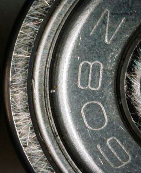 Detailbild eines gefälschten Wälzlagers  (NSK)