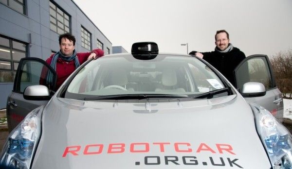 Autonom und elektrisch: Die Mobile Robotics Group der Oxford University hat einen Nissan LEAF zum autonom fahrenden Elektroauto umgebaut (Bild: MRG, Oxford University)