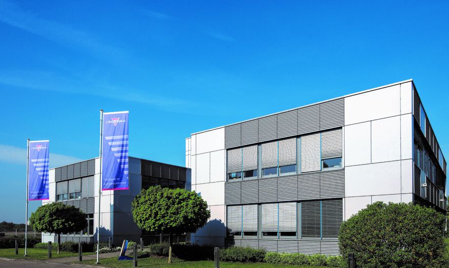 -hen7661-cmyk-2-retusche-fahne (J. Engelsmann AG)