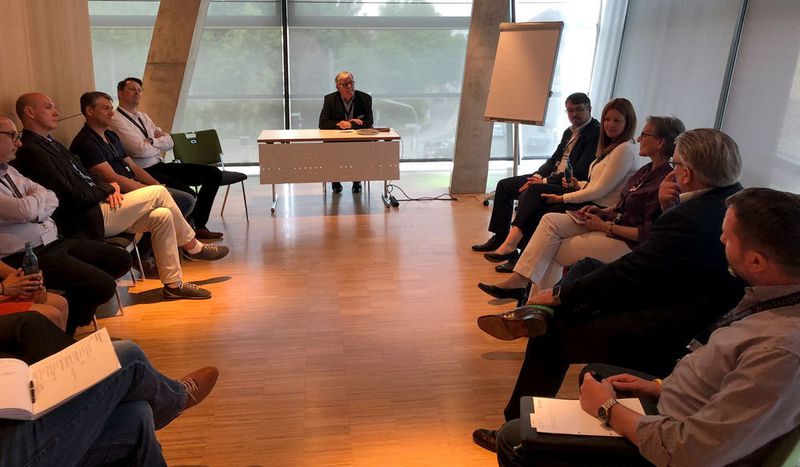 Horst Dubbert von DATAKOM diskutiert den Stand der Technik, ISO 27001, IT-Grundschutz. Machbare Vorgaben oder vieles Humbug? (Vogel IT-Akademie)