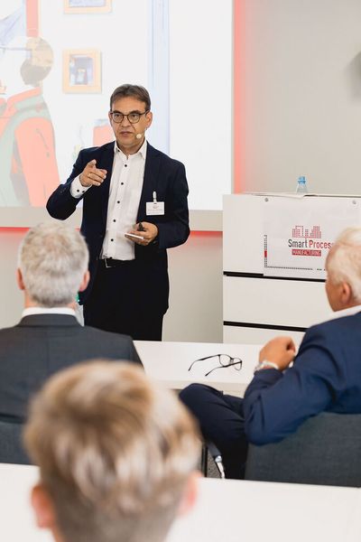 Raph Wörheide (Orontec) : Wie groß (Basf) und klein (Orontec) harmonisch Projekte miteinander durchführen -  KMUs im Mittelpunkt der Mittelstands-Session (Bild: Stefan Bausewein)