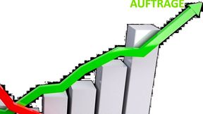 Nach einer langen Durststrecke für die deutsche Industrie, scheint sich nun eine konjunkturelle Trendwende abzuzeichnen. Denn das Auftragspolster ist seit einiger Zeit stetig am Wachsen ... (Bild: Kurvenfuzzi)