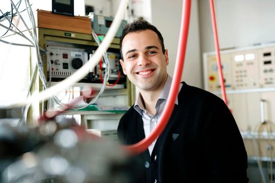 "Heat is transferred in solid matter both by electrically conductive charge carriers and by vibrations of the atoms in the crystal lattice. In thermoelectric materials, we primarily try to suppress heat transport through lattice vibrations, as they do not contribute to energy conversion," explains lead author Fabian Garmroudi, who earned his PhD at TU Wien and now works as a Director's Postdoctoral Fellow at Los Alamos National Laboratory (USA).(Image: David Visnjic)