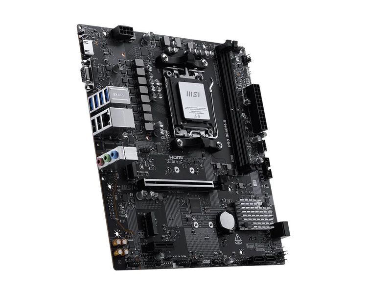 Das Micro-ATX-Mainboard im MAG Infinite Z  basiert auf dem MSI PRO B840M-B, wartet aber mit einem zusätzlichen Wi-Fi-7-Controller auf.  (Bild: MSI)