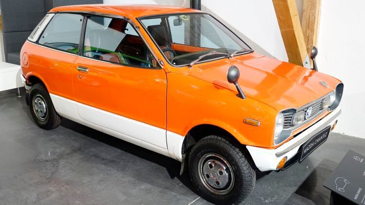 Auch der Chantez war ein Kleinwagen der japanischen Kei-Car-Klasse und nur als zweitüriges Coupé erhältlich. Er kam 1972 auf den Markt. Als Antrieb diente der wassergekühlte Zweizylinder-Zweitaktmotor mit 359 Kubik, der auch im Kleintransporter Porter zum Einsatz kam. (Bild: Dominsky/»kfz-betrieb«)