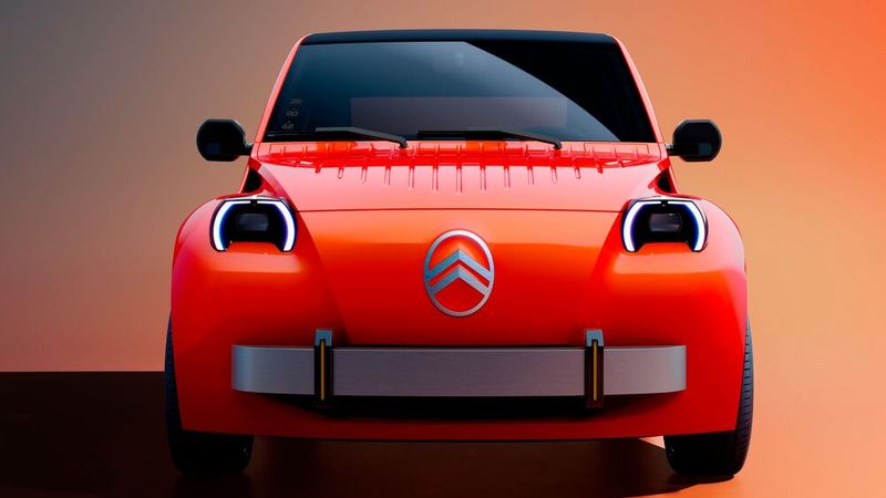 Die Front zeigt die vom Vorgänger gewohnte, stark gewölbte Motorhaube und die runden Scheinwerfer. (Bild: Citroën)