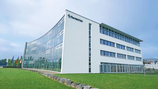 Rentschler Biopharma und Coriolis Pharma bieten künftig integrierte Lösungen entlang der gesamten biopharmazeutischen Wertschöpfungskette.(Bild:  Peter Oppenländer/ Rentschler Biopharma)