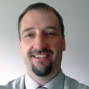„20% aller neuen Werkzeugmaschinen sind 
wirtschaftlich automatisierbar“, schätzt 
Andreas Schuhbauer, Key Technology 
Management Werkzeugmaschinen bei der 
Kuka Roboter GmbH. 