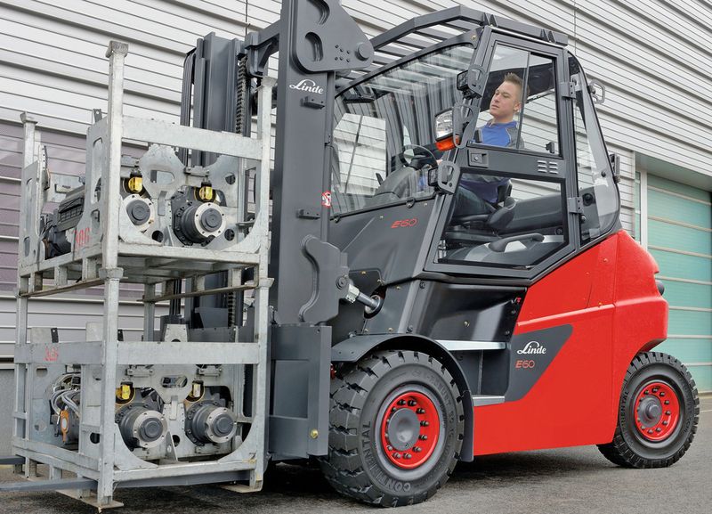 Das Stärkste, was Linde Material Handling in Sachen Elektro-Gegengewichtsstapler zu bieten hat: die demnächst auf den Markt kommende Baureihe Linde E60 bis E80 mit Traglasten von 6, 7 und 8 t. (Linde-MH)