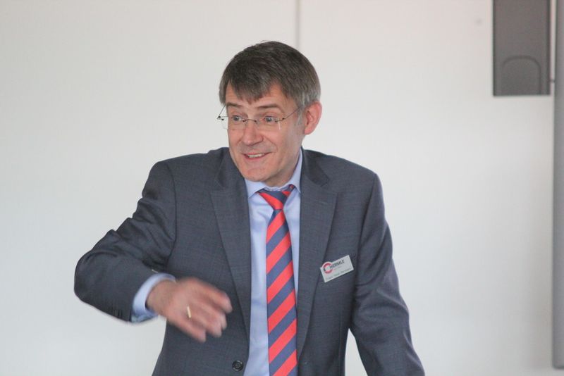 „Wir verkaufen nicht die Maschinen, weil die MPA-Technik ein gewisses Know-how erfordert und wir bei Hermle das Verfahren beherrschen”, begründet Franz-Xaver Bernhard, Vorstand der Hermle AG, das Geschäftsmodell. (Bild: Kroh)