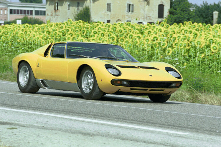Von nun an sorgte die junge Sportwagenschmiede immer wieder für Furore – zunächst ab 1966 mit dem Miura. (Foto: Lamborghini)