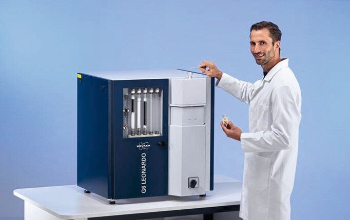 The G6 Leonardo for oxygen, nitrogen and hydrogen concentration measurements in inorganic samples.  (Bruker)