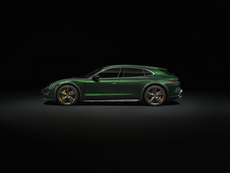 Zu Preisen ab 101.500 Euro wird den Kunden des Porsche Taycan ein dickes Plus an Leistung und Komfort geboten. (Bild: Porsche)