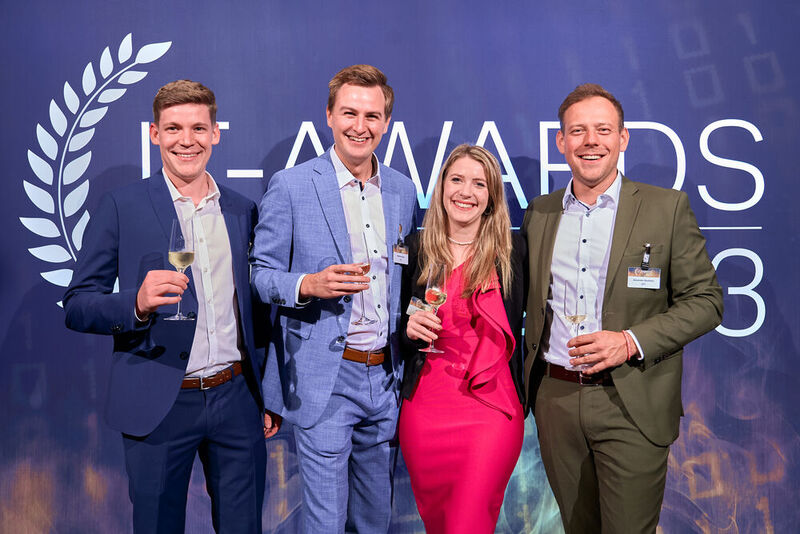 IBM-Quartett (von links): Oliver Meier, Matthias Sauer, Diana Bengel und Alexander Buchholz bei den IT-Awards 2023. (Bild: krassevideos.de / VIT)