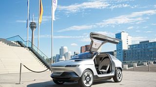 Mit dem Konzeptfahrzeug „AKXY“ zeigt Asahi Kasei, welche Produkte und Technologien der Zulieferer der Automobilindustrie anbietet. (Asahi Kasei/Mari Kusakari)