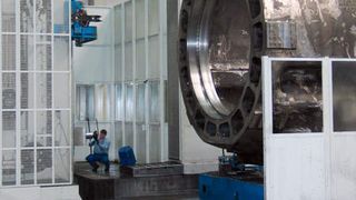 Die 80 t schweren Maschinenträger  werden auf dem Bohrwerk in zwei Aufspannungen komplett bearbeitet. (Archiv: Vogel Business Media)