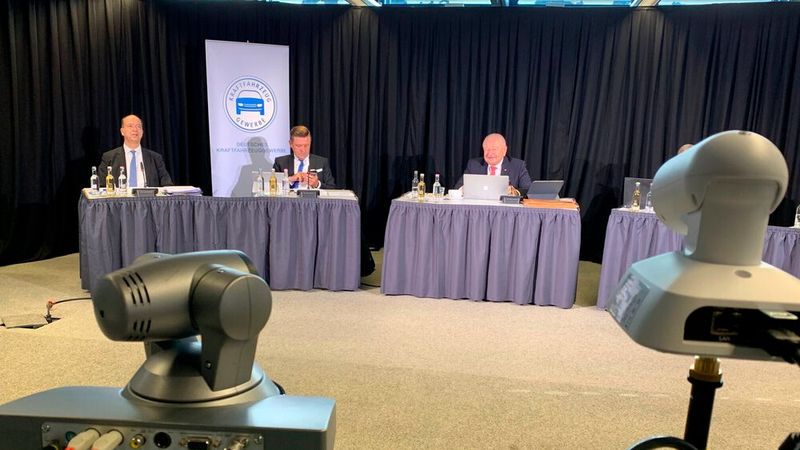 Studioatmosphäre im ZDK-Verbandsgebäude, aus der die erste Online-Mitgliederversammlung des Verbandes gesendet wurde. (Bild: Pfaff/»kfz-betrieb«)