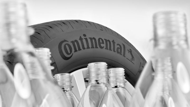 Bei der Contire.Tex-Technologie von Continental wird Polyestergarn verwendet, das ohne chemische Zwischenschritte aus gebrauchten PET-Flaschen gewonnen und nicht auf andere Weise recycelt wird.(Bild:  Continental)