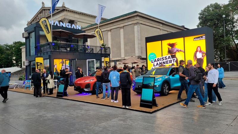 Auf der IAA feierte der Autobauer seinen Marktstart mit einer Afterwork-Party auf dem Open Space am Königsplatz. (Bild: Wehner - VCG)