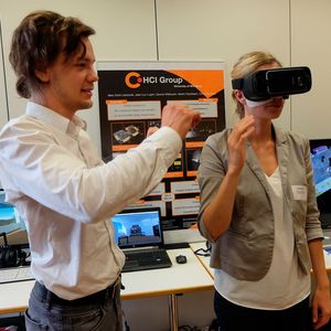 Auf geht's ins den mechatronischen Holopark...(Bild:  Schreier)