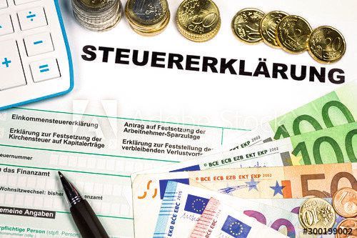 Wer bei der Einkommensteuer damit rechnet, Steuern nachzahlen zu müssen, sollte genau prüfen, wann er seine Steuererklärung abgeben sollte.(Bild:  © Martin Schlecht - Stock.adobe.com)