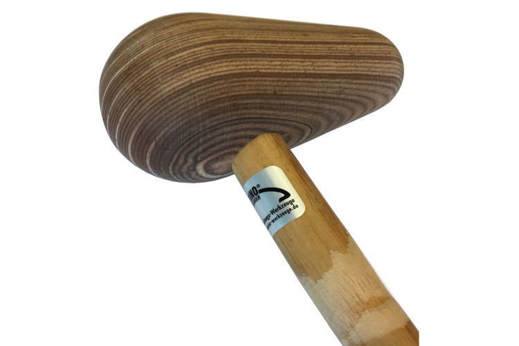 Der Profi-Holzhammer aus Schichtholz besitzt einen Bambusstiel aus Vollmaterial. (Dinosaurier-Werkzeuge)