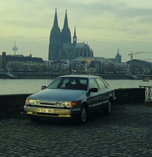 Kunden schätzten Fords Oberklassemodelle vor allem wegen ihrer großzügigen Innenräume – auch wenn diese nicht ganz an die Größe des Kölner Doms heranreichten. Fotos: Ford (Archiv: Vogel Business Media)