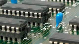 Bei im Ausland eingekauften Geräten oder IT-Komponenten weiß man nicht genau, welche "Funktionen" diese neben den Grundfunktionen sonst noch besitzen. (Bild: Pixabay)