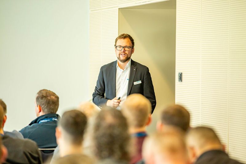 Berechnung von Schraubverbindungen war das Vortragsthema von Frank Götz von Nord-Lock. (Bild: Amelie Jehmlich/ART n Photo)