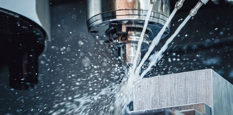 Aktuelle Untersuchungen am Fraunhofer IWU belegen, dass die Leistungsfähigkeit von biobasierten Kühlschmierstoffen der von mineralischen nicht nachsteht.(Bild:  Fraunhofer IWU)