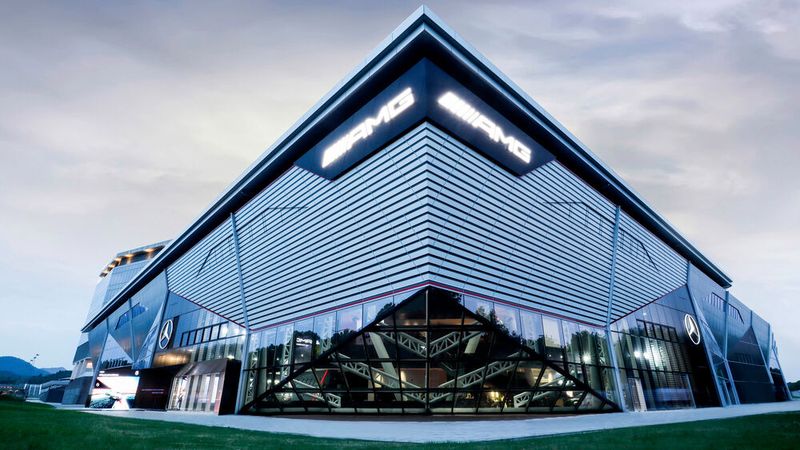 An der Rennstrecke Zhejiang International Circuit, rund zwei Autostunden von Shanghai entfernt, hat Mercedes-AMG sein weltweit erstes Experience-Center eröffnet. (Bild: Mercedes-Benz)