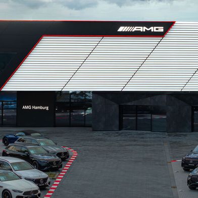 Am 18. September hat das deutschlandweit zweite AMG-Brand-Center in Hamburg offiziell seine Pforten geöffnet. (Bild: © Mercedes-Benz Group AG)