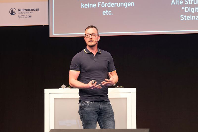 Christian Cloppenburg gab Anregungen dazu, wie die Kfz-Betriebe bei potenziellen Azubis auf sich aufmerksam machen können. (Bild: Schmidt/autoFACHMANN)