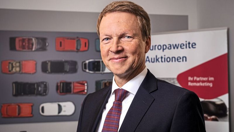 Günter Kaufmann, Vorstandsvorsitzender der Auktion & Markt AG, hat 2019 die Sparte „Greencars“ eingeführt. Sie beschäftigt sich nur mit Hybrid- und Elektrofahrzeugen.  (Auktion & Markt)