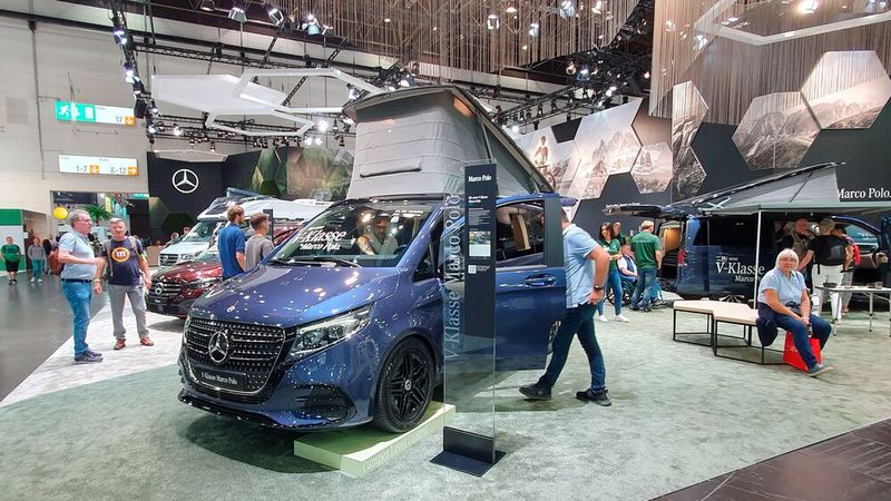 Zu den Modell-Highlights bei den Campingbussen zählt auf dem Caravan-Salon der Prototyp der neuen V-Klasse Marco Polo von Mercedes-Benz. Nicht nur das Innen- und Außendesign wurden geschärft, das neue Modell ist auch komfortabler und digital vernetzt. (Bild: Mauritz – VCG)