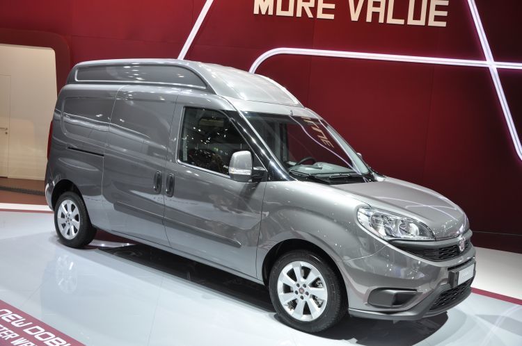 Die vierte Generation des Fahrzeugs startet in Deutschland Anfang 2015 in vier Karosserievarianten: Kastenwagen, Kombi, Flachboden und als Pritschenwagen. (Foto: Richter)
