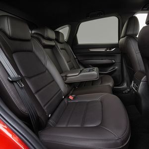 Im Fond bietet der CX-5 auch erwachsenen Fahrgästen ausreichend viel Entfaltungsspielraum.(Bild:  Mazda)