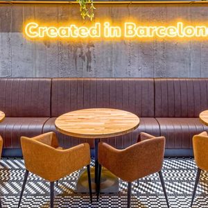 Neben der direkten Auto-Präsentation soll den Besuchern spanisches Lebensgefühl vermittelt werden - quasi als Wegbereiter für ein spanisches Auto, sprich einen Seat oder einen Cupra.(Bild: Seat)