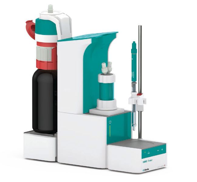 Perfekter Zugriff auf den Stand-alone-Titrator und kontaktfreier Umgang mit Chemikalien dank 3S-Adaptertechnologie. (Metrohm)