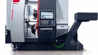 Die Hyperturn 45 im Redesign schaffe mehr Raum und Flexibilität für die Anwender, sagt Emco. Für einen größeren Arbeitsraum, einen erweiterten Revolverflugkreis zur Integration eines 16-fach Revolvers und einen größeren Y-Hub von +/-40 mm hat der Hersteller unter anderem das Maschinenbett und den Schlittenaufbau neu aufgesetzt.  (F. Stürzenbaum / Emco)