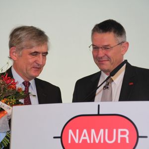 Norbert Kuschnerus (li.), BTS, bekommt von Wilhelm Otten die Ehrenmitgliedschaft verliehen.