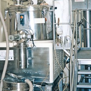 Automatic loading of a mixer with paracetamol powder; previously this task was done manually with a hand scoop. 