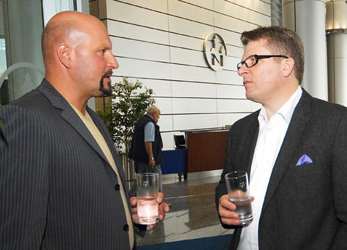 Ernste Themen: Peter Bauer, Vorstandsvorsitzender Händlerverband Evo-Bus, und Stefan Ax, Geschäftsführer Mercedes-Benz Händlerverband (v.li.). (Archiv: Vogel Business Media)