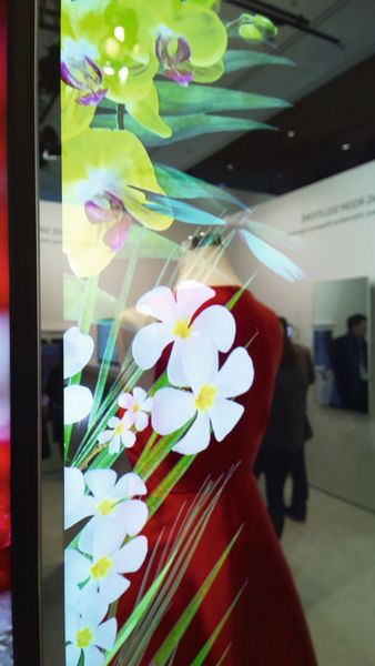 Perfekt für Boutiquen: Spiegeldisplay von Samsung. (Vogel IT-Medien)