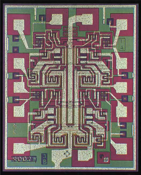 Quad Two-Input Nand-Gate in TTL-Logik (1966): Das Erste Standard-TTL-Produkt, mit Geschwindigkeits- und Leistungsvorteilen gegenüber früheren Schaltungstypen. (Fairchild Semiconductor)