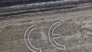 Nadelmarkierung CE-Zeichen auf Stahlträger. (Markator Manfred Borries GmbH)